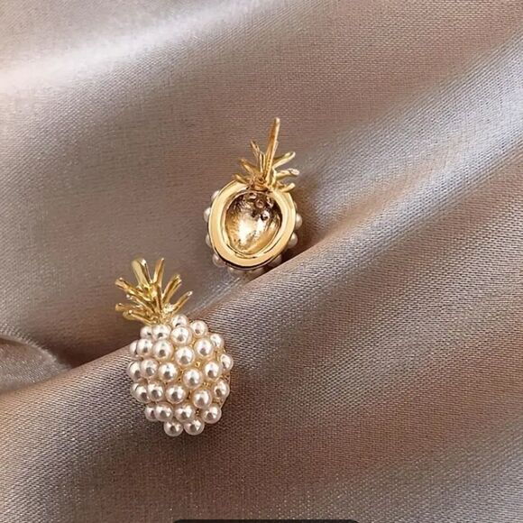 NEW Gold 14k Plated Pineapple Pearl Stud Earrings - Picture 2 of 6